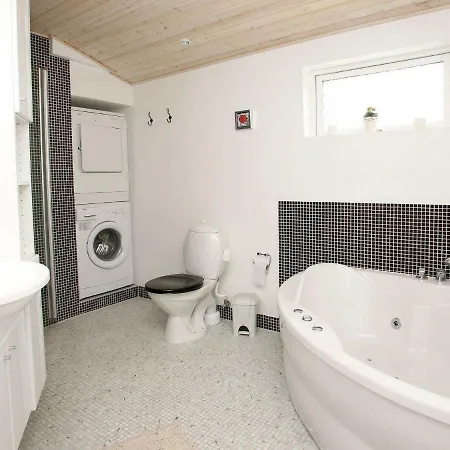 Casa de Férias Three-bedroom Holiday In 16 Hals