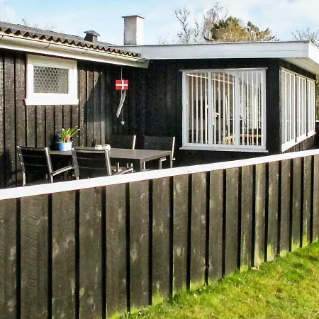 Three-bedroom Holiday In 16 Hals