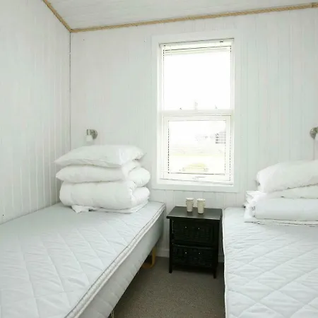 Three-bedroom Holiday In 16 Hals